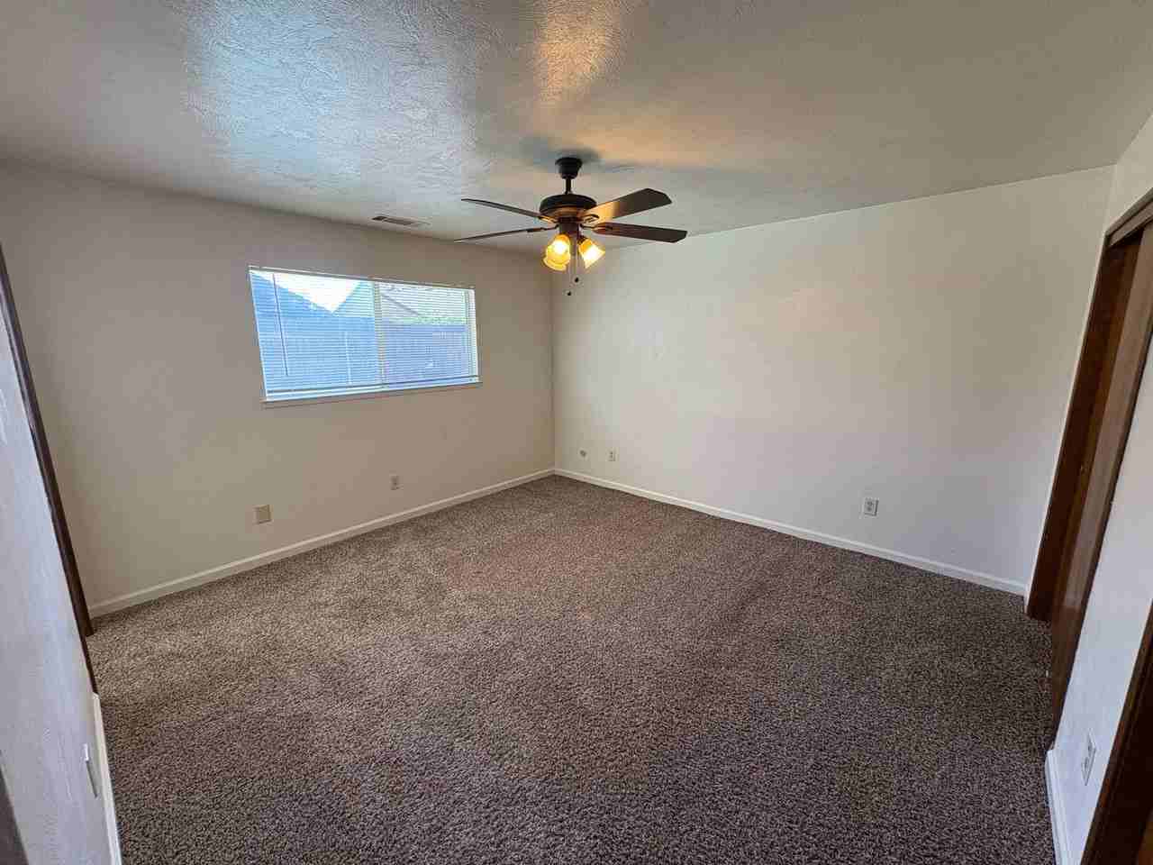 2943 W Ashland Ave - Photo 5 of 36
