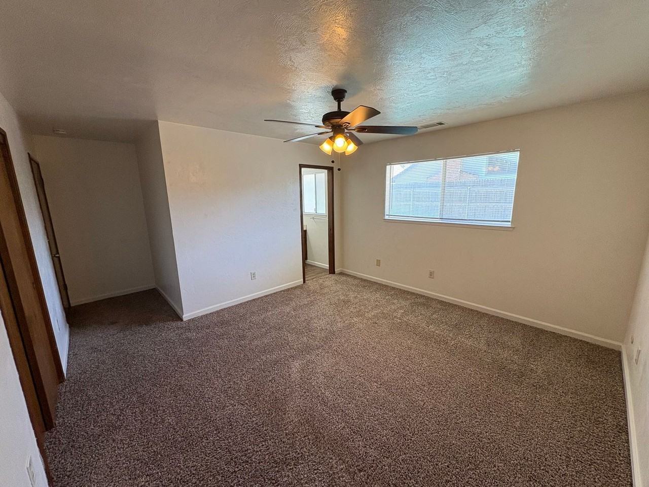2943 W Ashland Ave - Photo 6 of 36