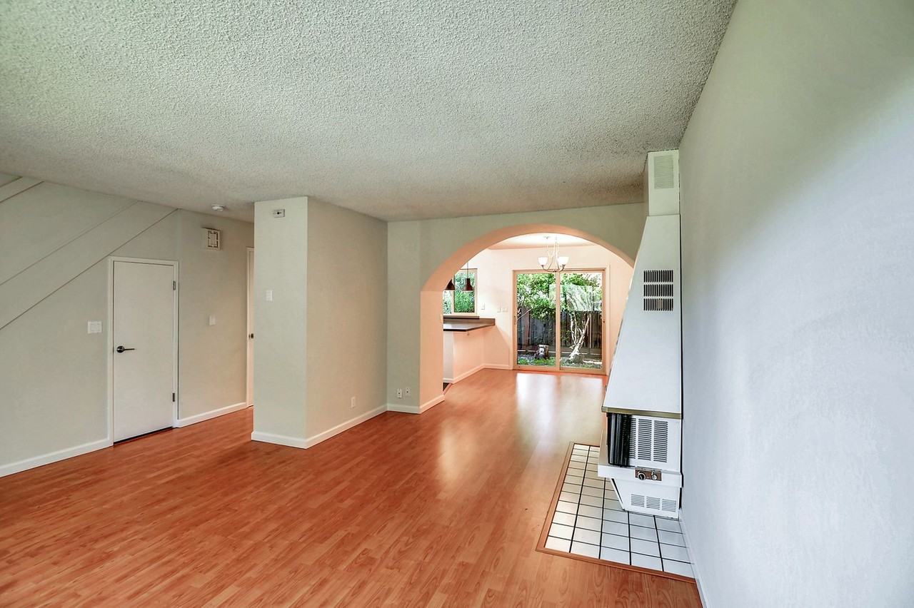 436 Sierra Vista Ave #8 - Photo 4 of 32