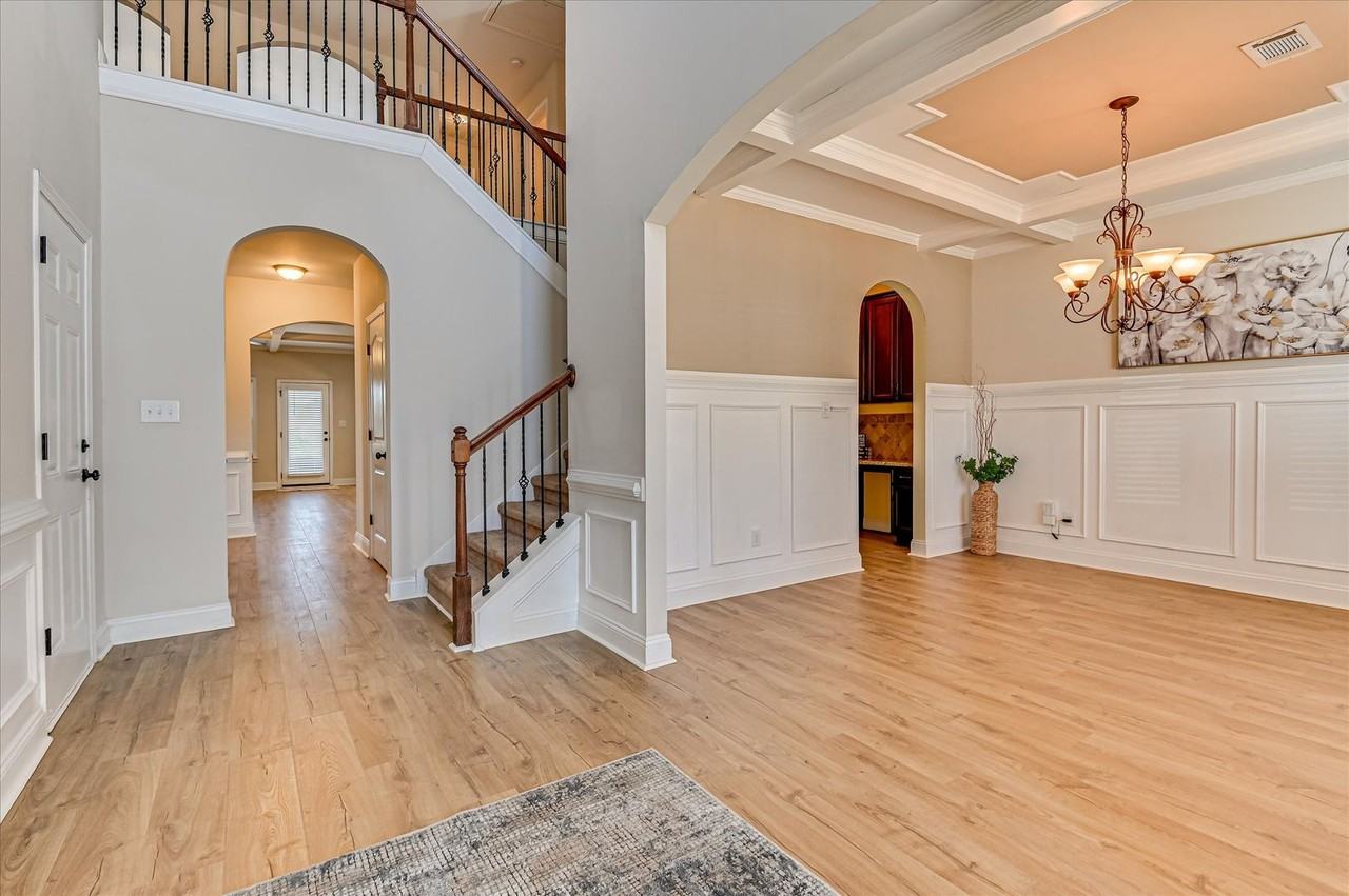 406 Saterlee Ct - Photo 6 of 50