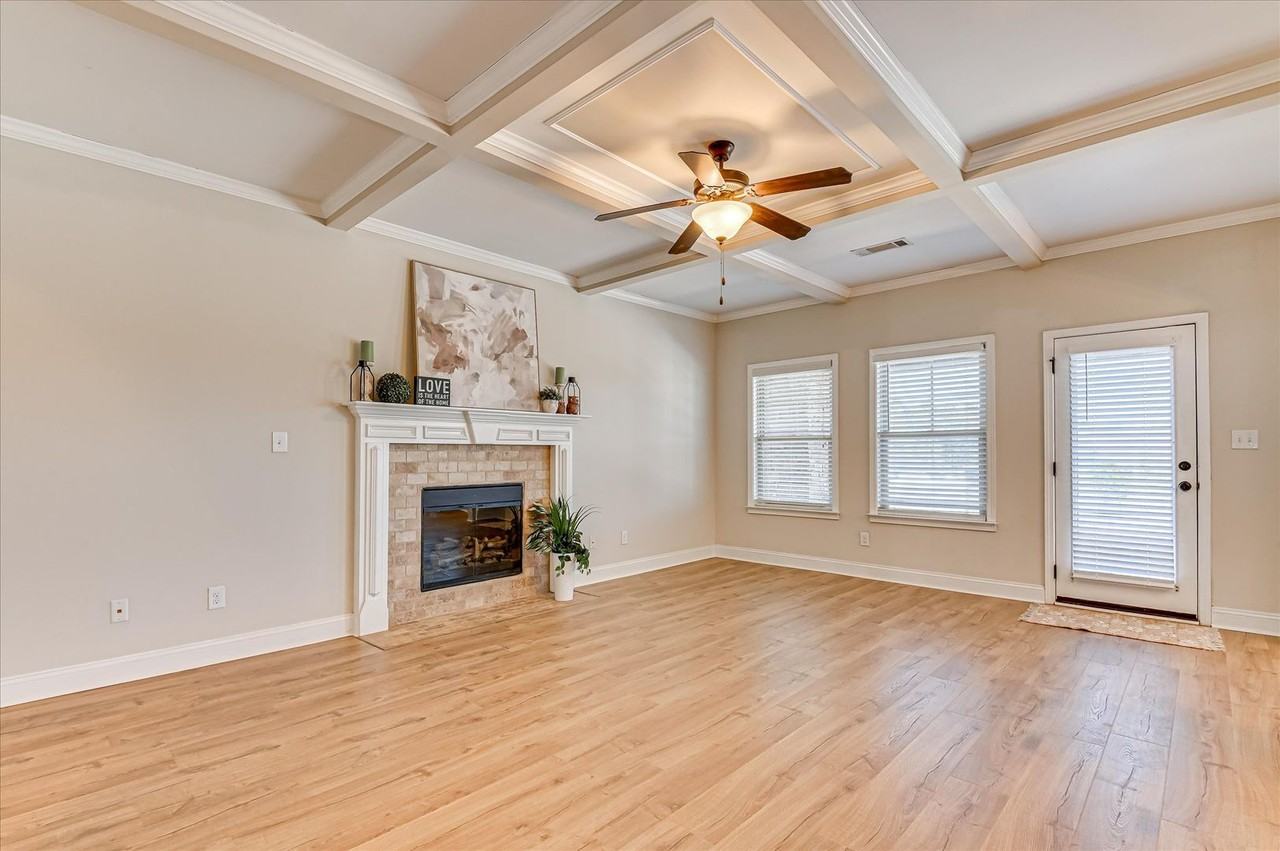 406 Saterlee Ct - Photo 7 of 50