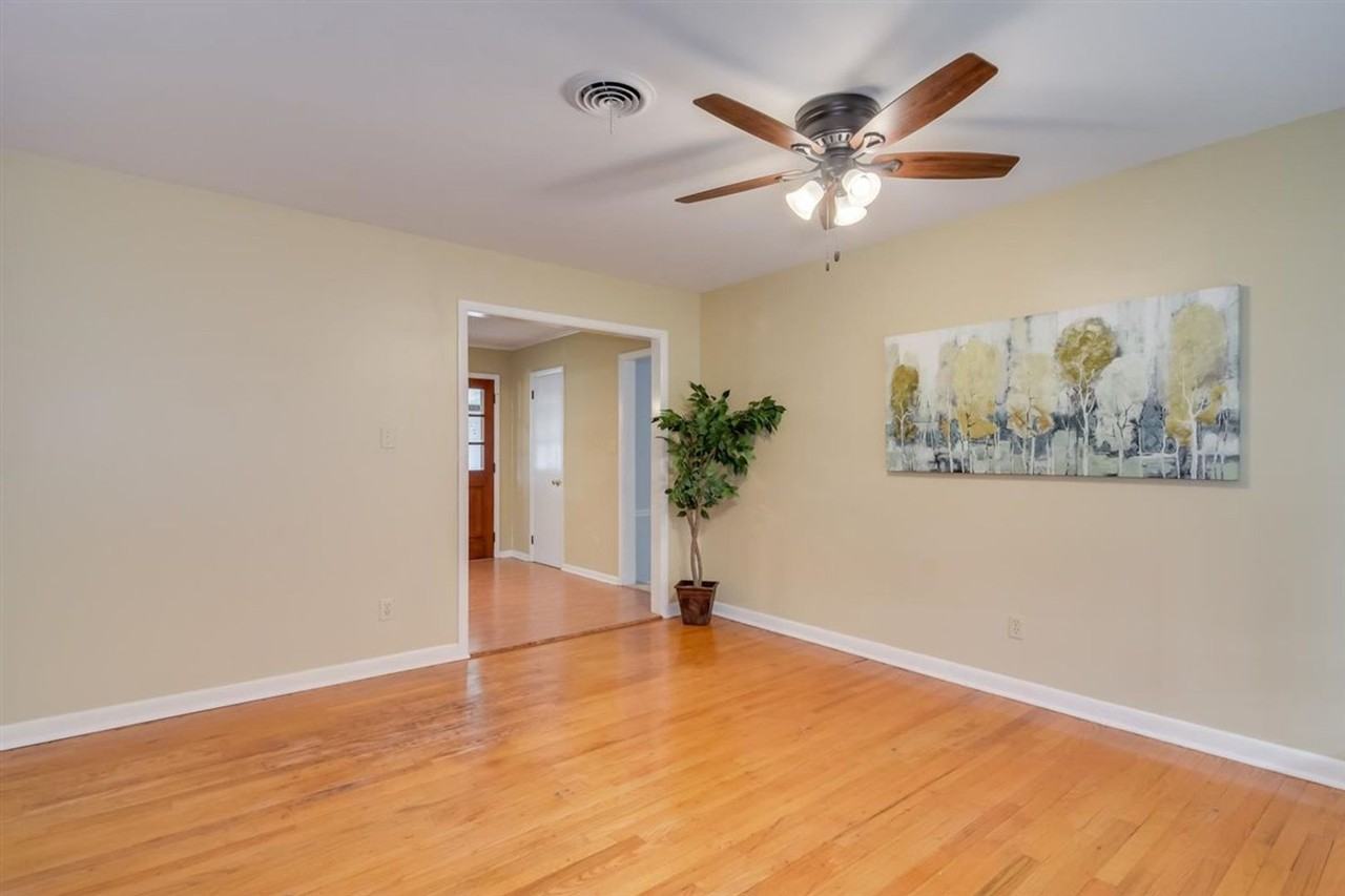 3649 Lynnwood Dr - Photo 2 of 31
