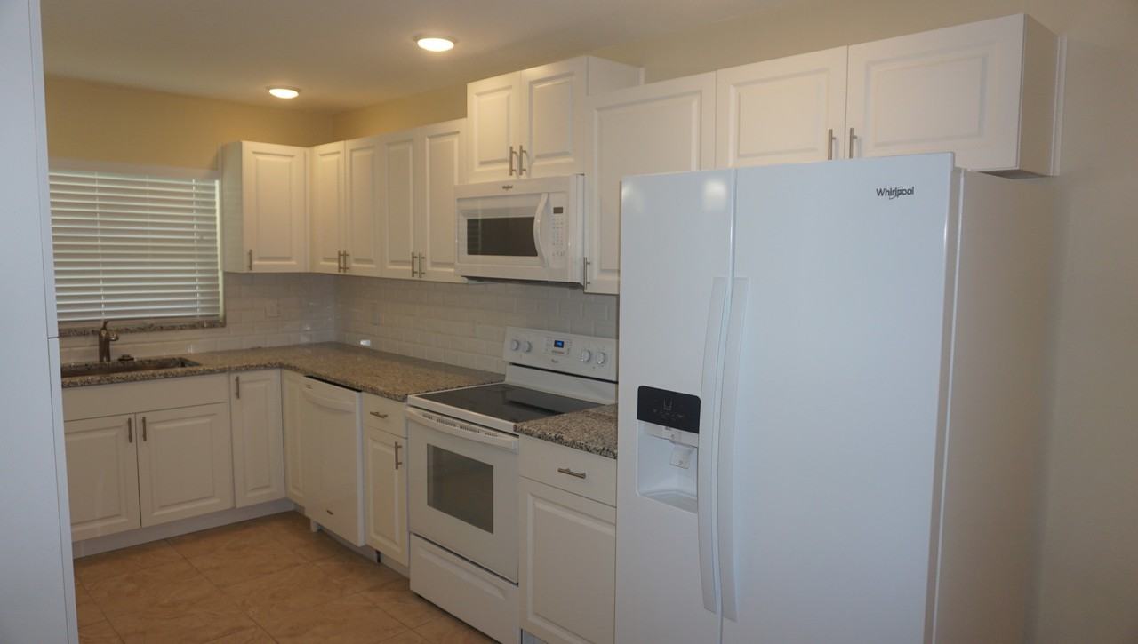 213 Foxwood Dr - Photo 4 of 18
