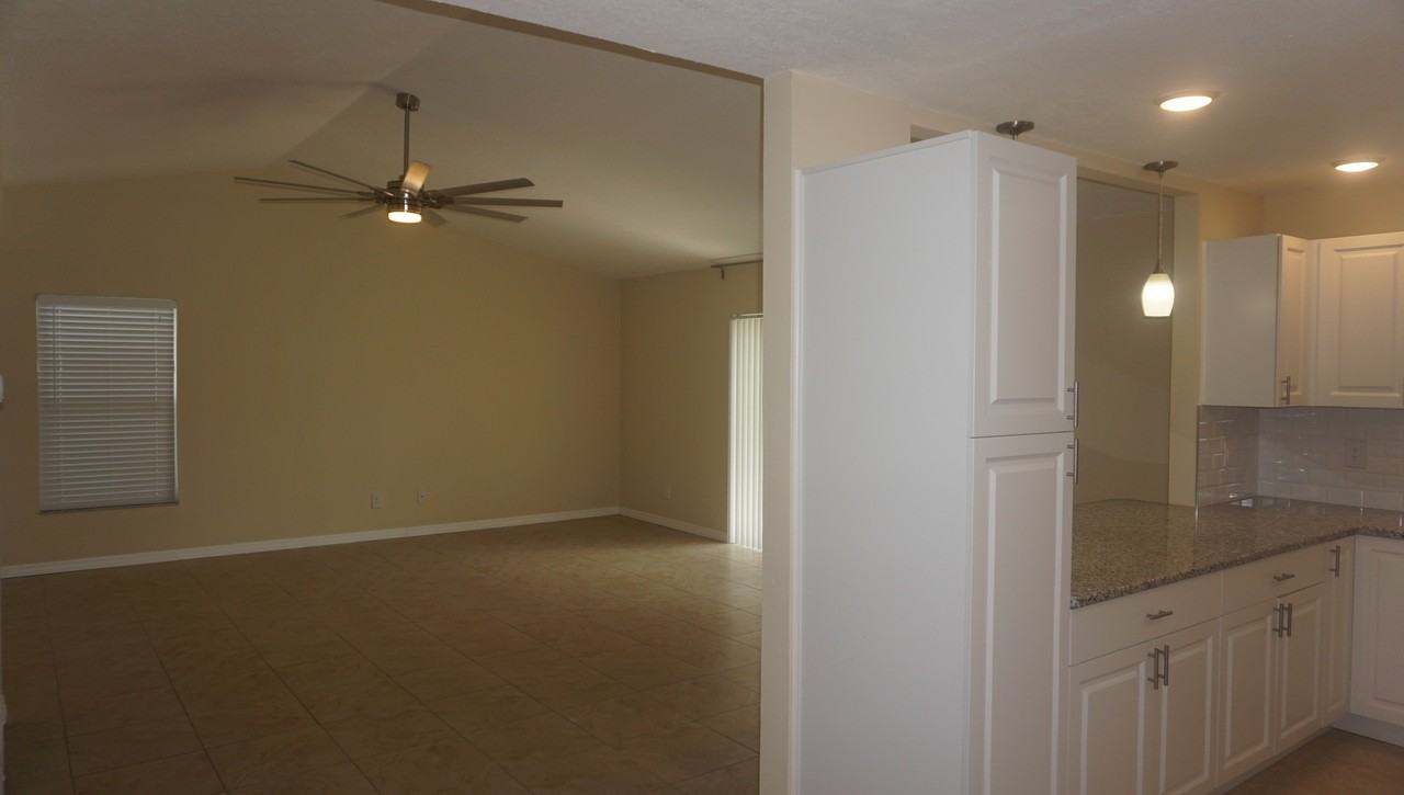 213 Foxwood Dr - Photo 6 of 18