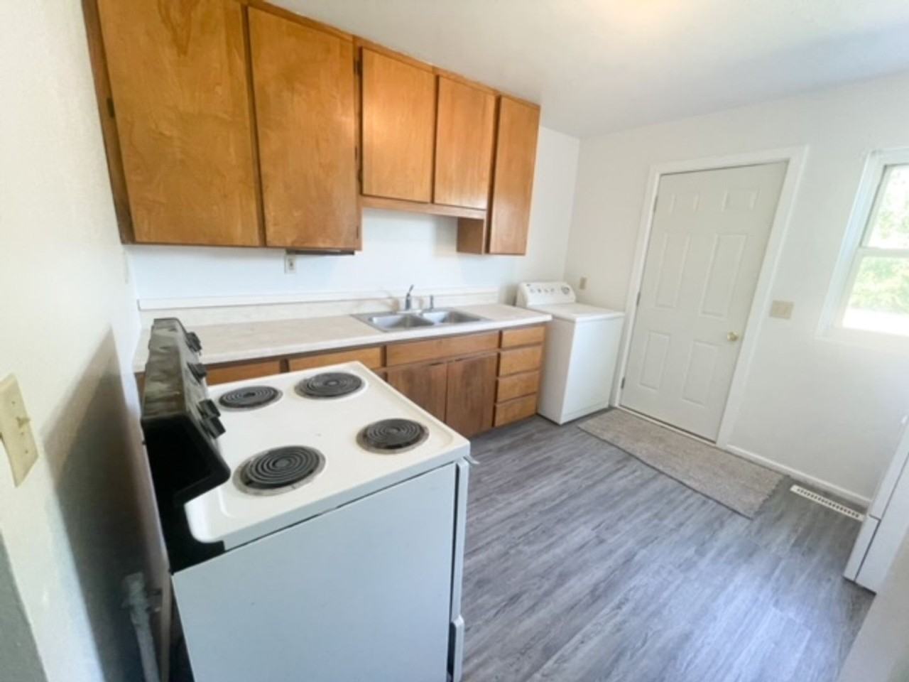 102 9th St #1 - Photo 4 of 11