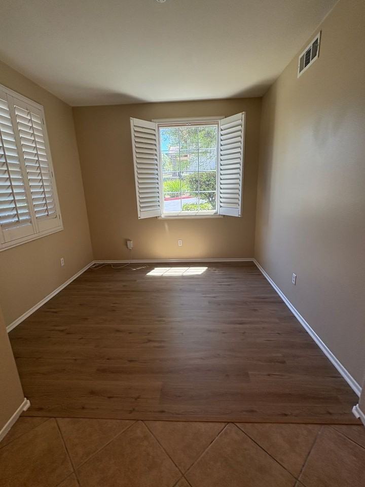 57 Crocus St - Photo 3 of 35
