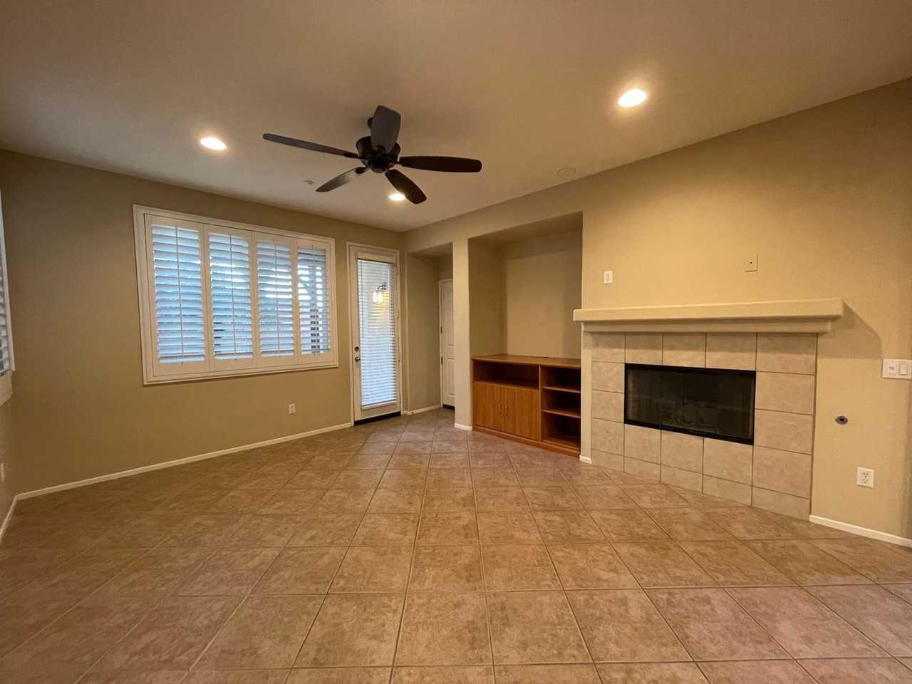 57 Crocus St - Photo 7 of 35