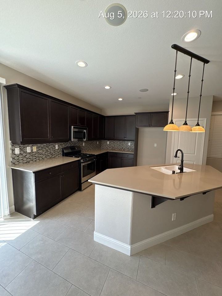 3923 W Jerome Ave - Photo 3 of 24
