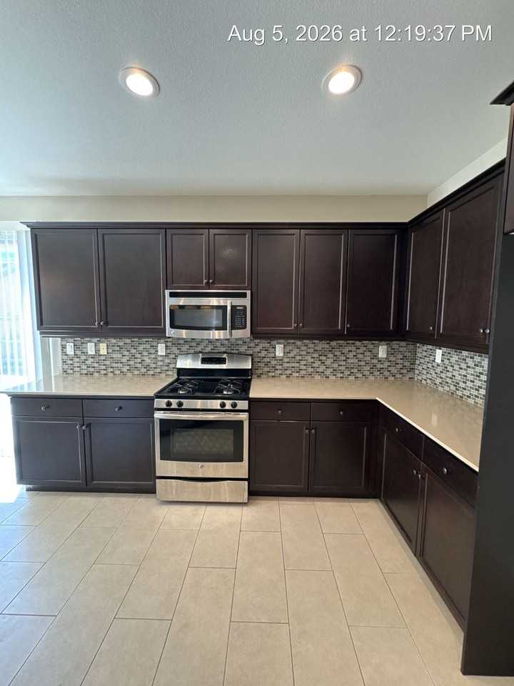 3923 W Jerome Ave - Photo 4 of 24