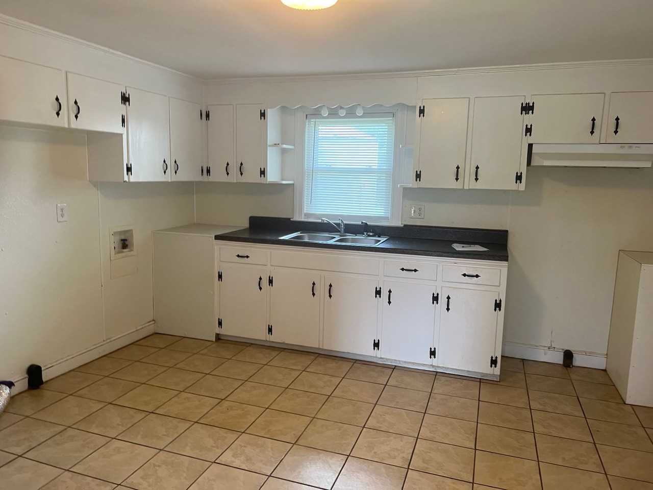 1094 Jonestown Rd - Photo 6 of 14