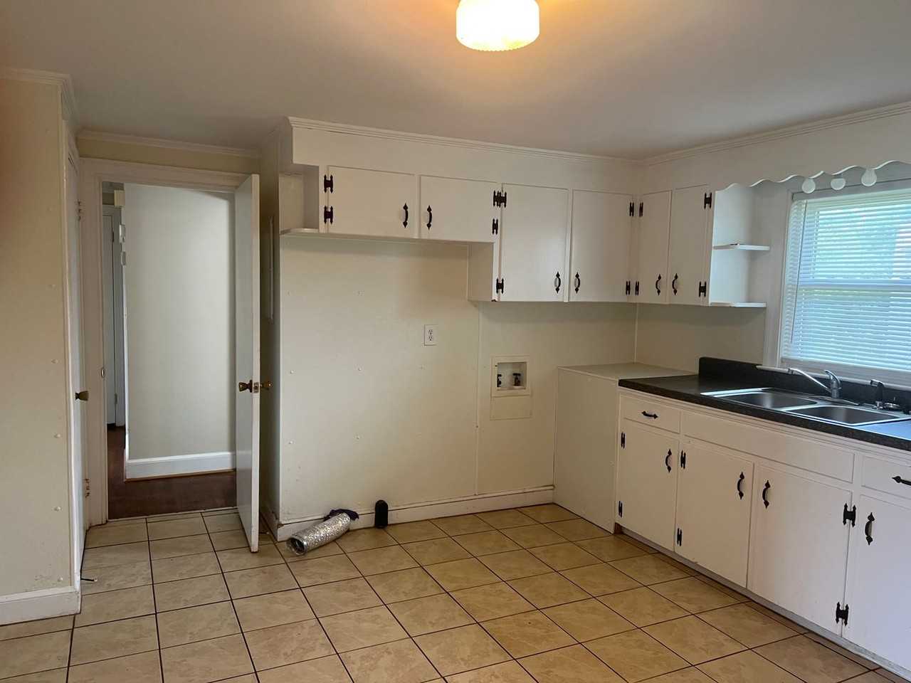 1094 Jonestown Rd - Photo 7 of 14