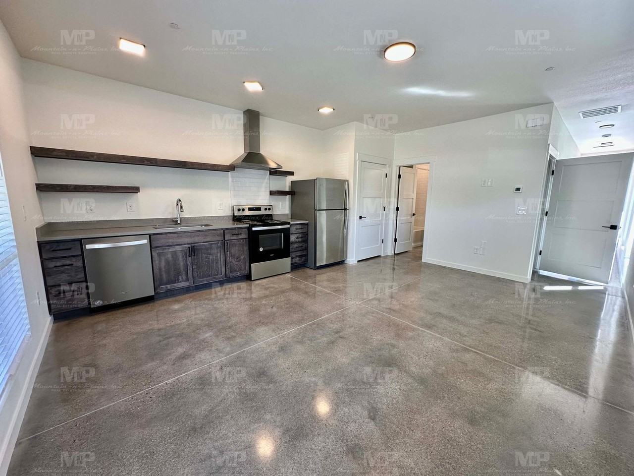 301 Parker St #B - Photo 2 of 14
