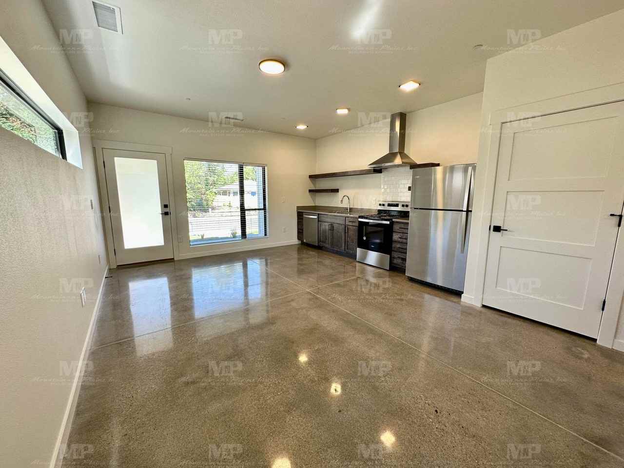 301 Parker St #B - Photo 3 of 14