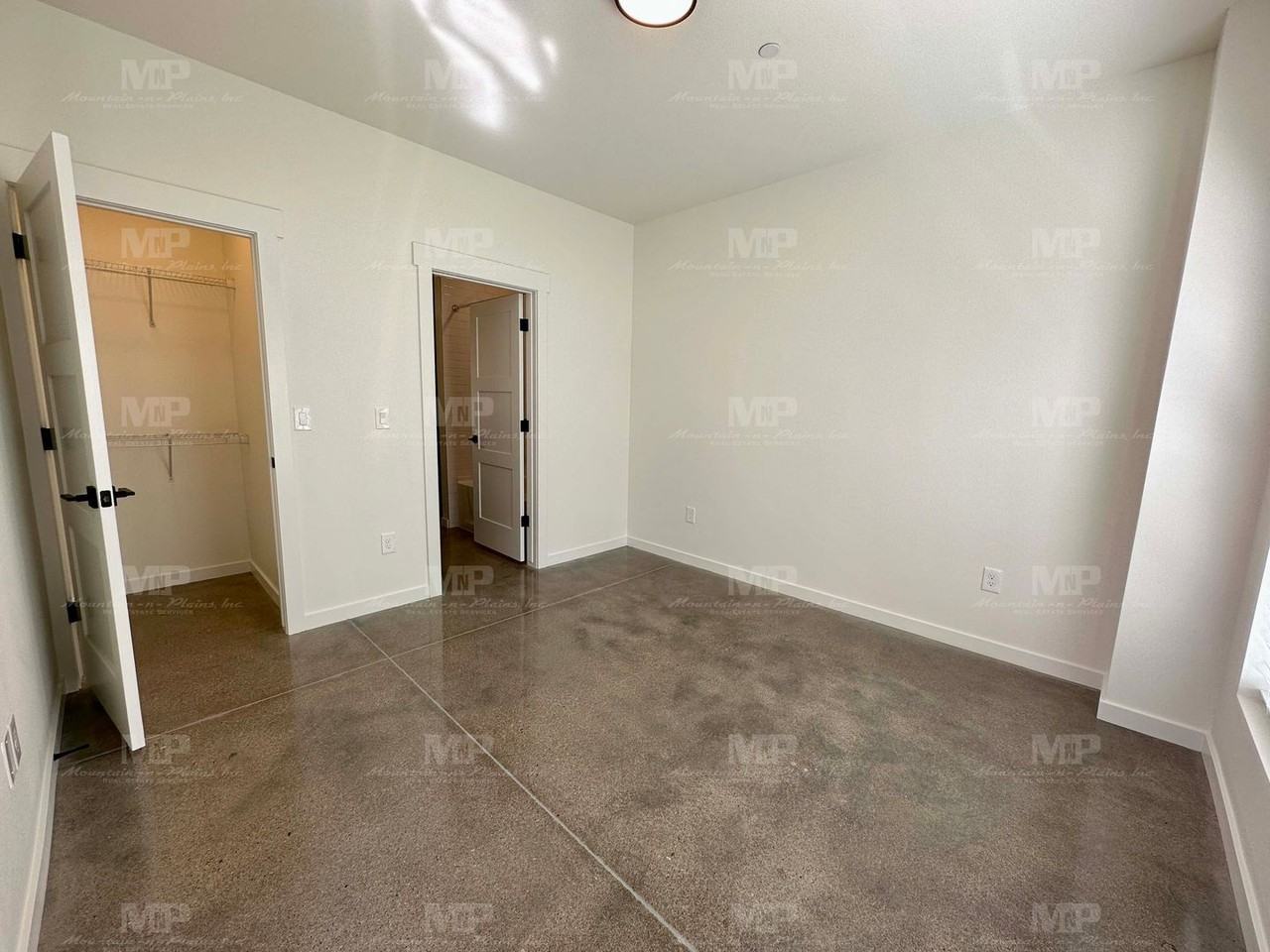 301 Parker St #B - Photo 6 of 14