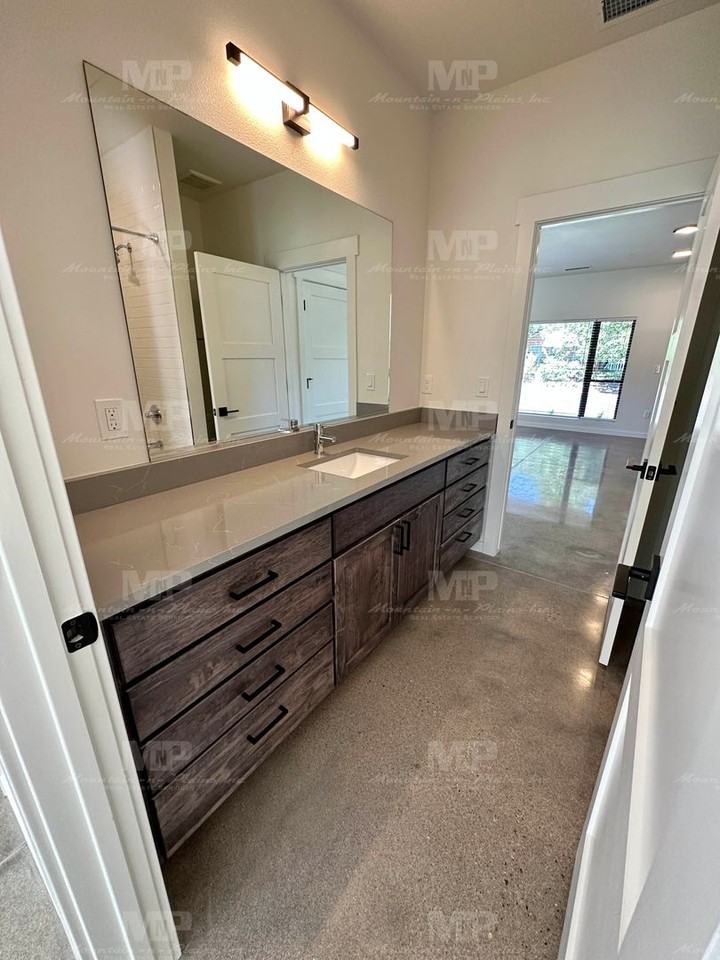 301 Parker St #B - Photo 7 of 14