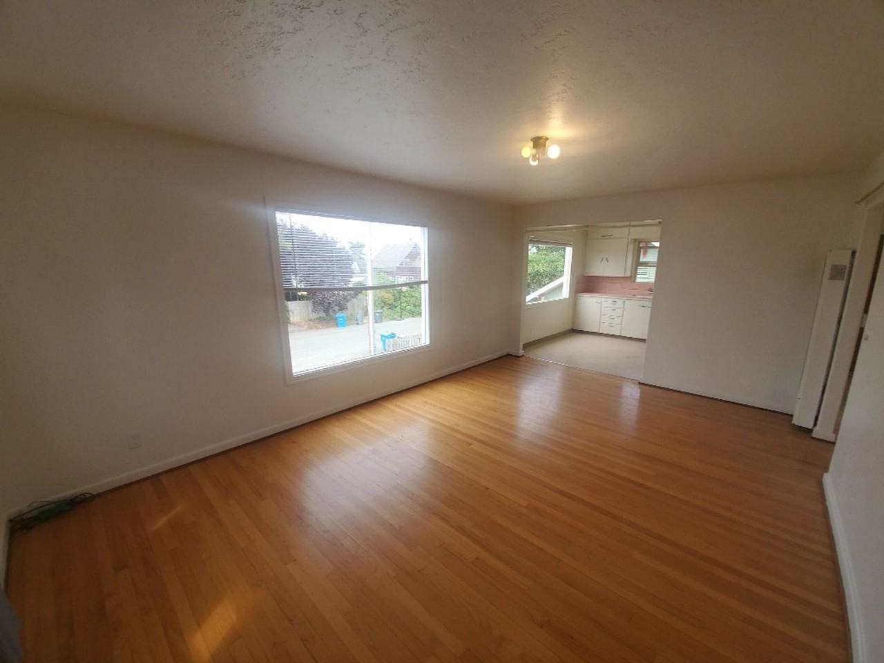 1611 Lowell St - Photo 4 of 9