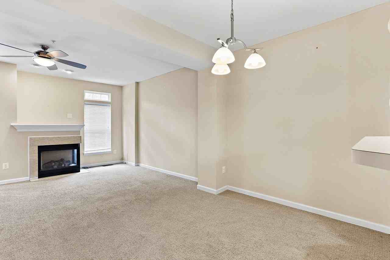 570 Eisenhower Dr - Photo 3 of 17