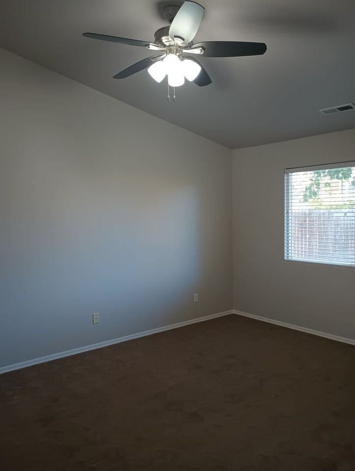 4006 W 150 N - Photo 5 of 12