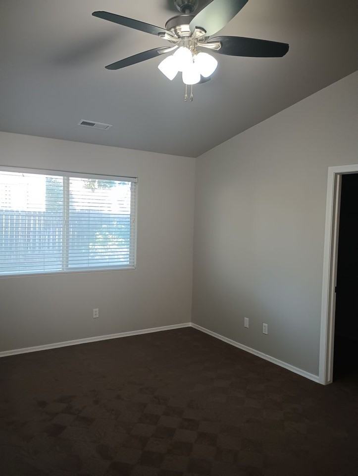 4006 W 150 N - Photo 6 of 12
