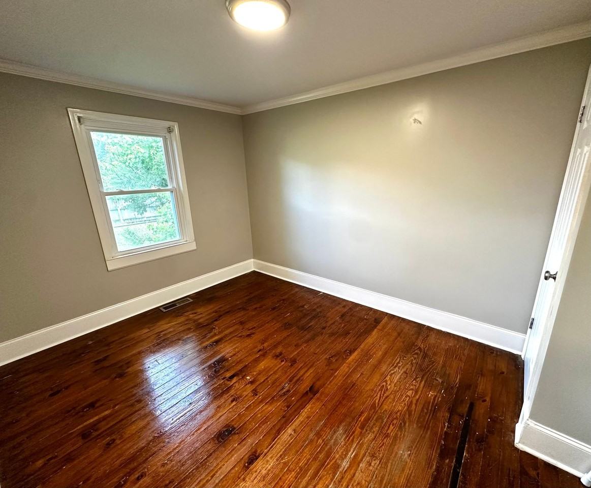 517 Burnett Ferry Rd Sw - Photo 6 of 14