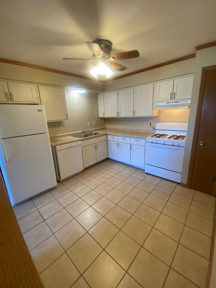 308 E Monroe Ave - Photo 5 of 13