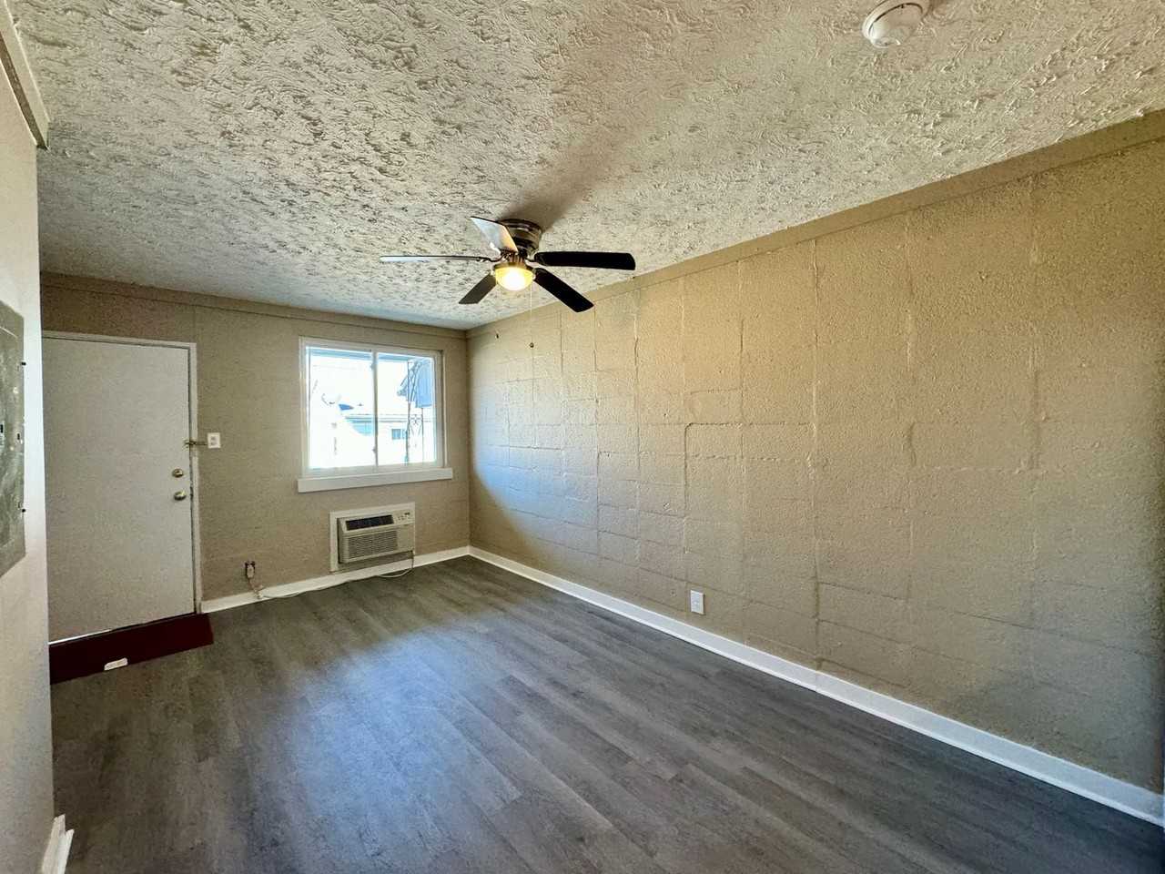 1018 W Lexington Ave #20 - Photo 2 of 8