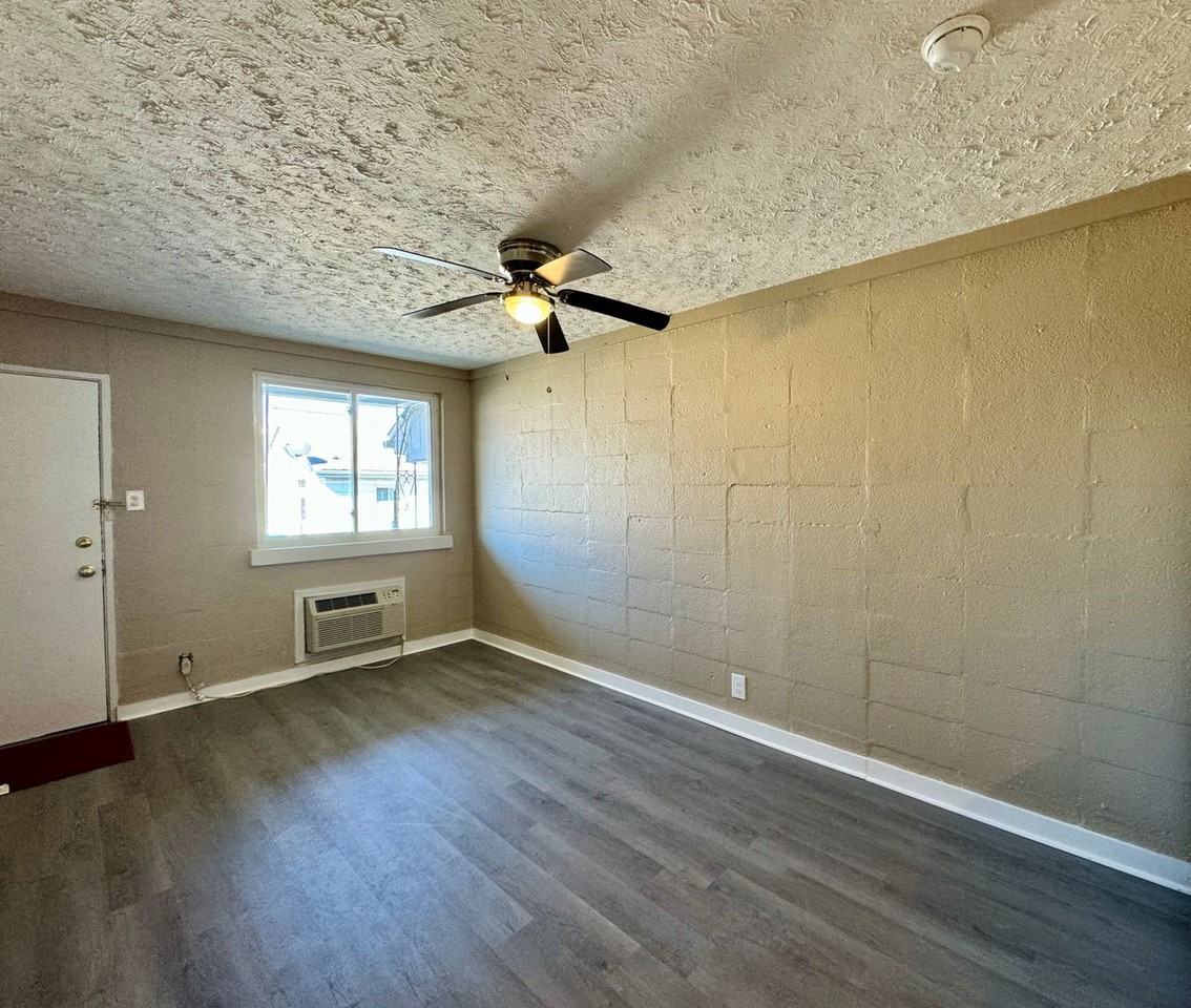 1018 W Lexington Ave #20 - Photo 3 of 8