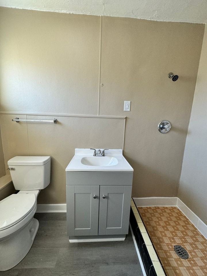 1018 W Lexington Ave #20 - Photo 6 of 8
