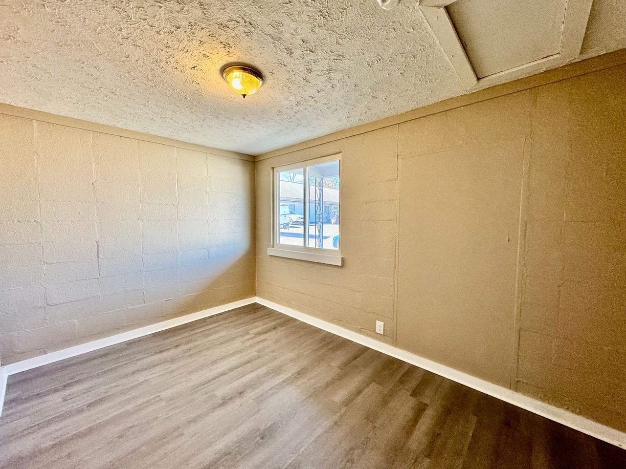1018 W Lexington Ave #20 - Photo 7 of 8