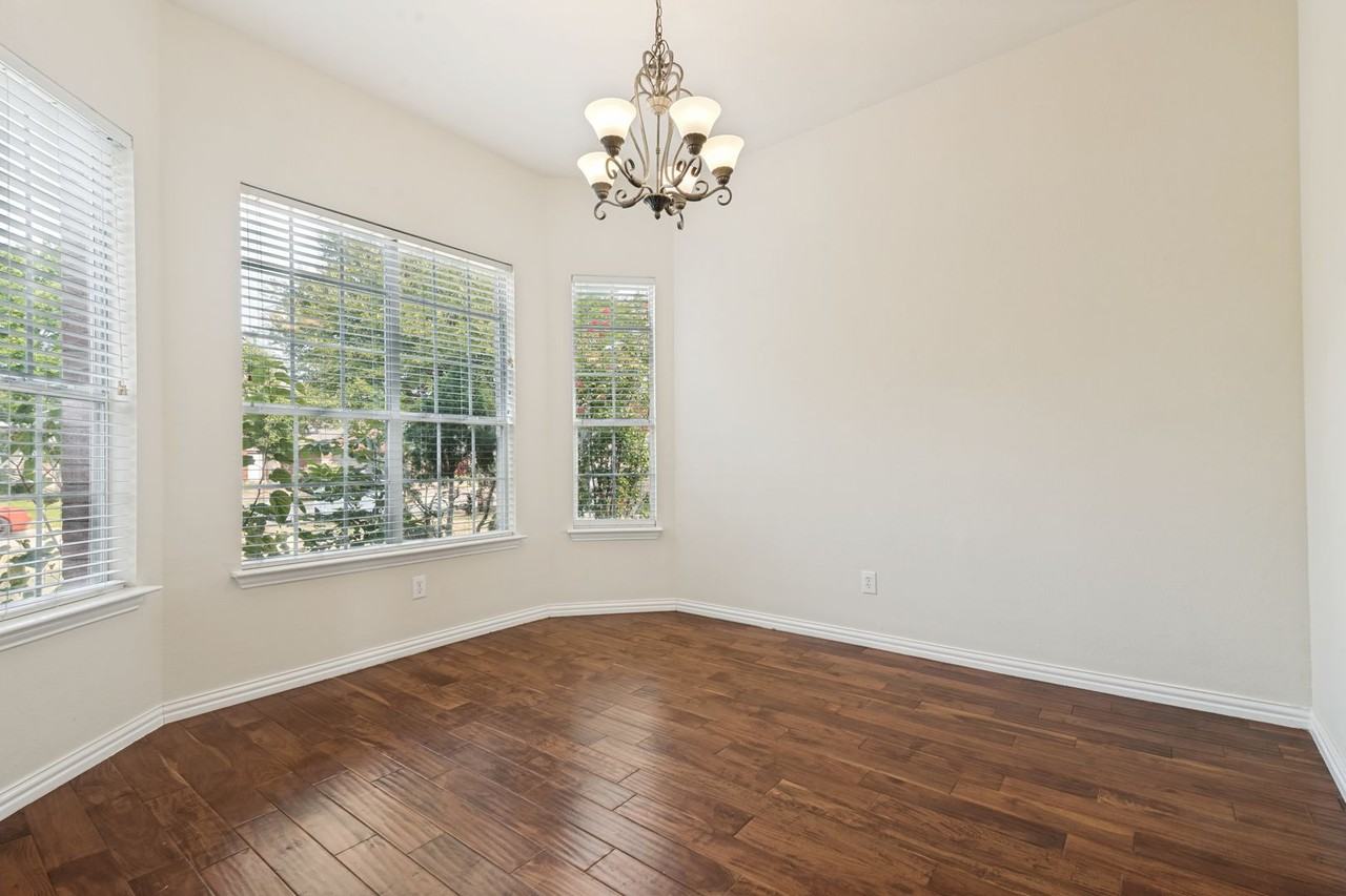 1000 Leoti Ln - Photo 4 of 12