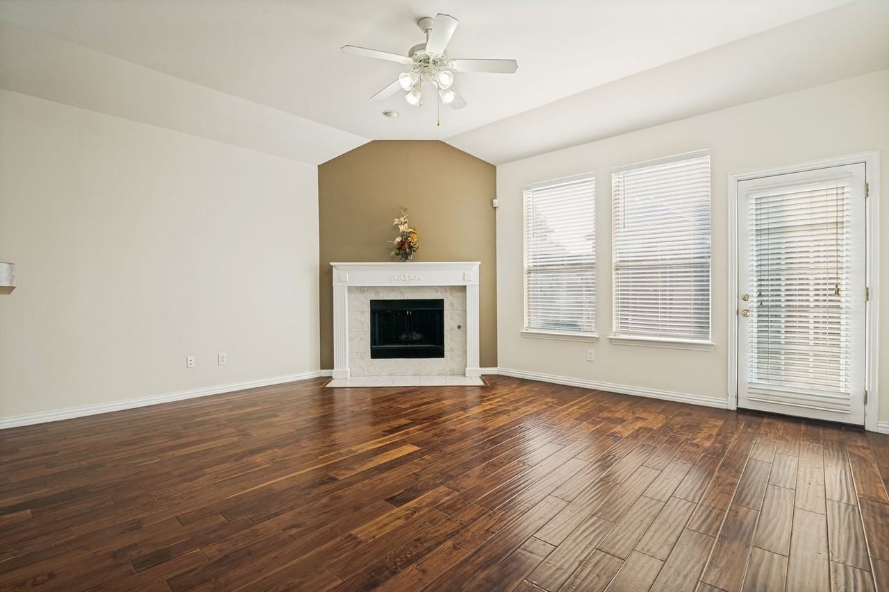 1000 Leoti Ln - Photo 5 of 12