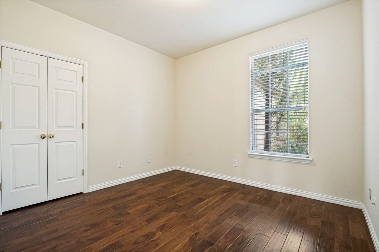 1000 Leoti Ln - Photo 7 of 12