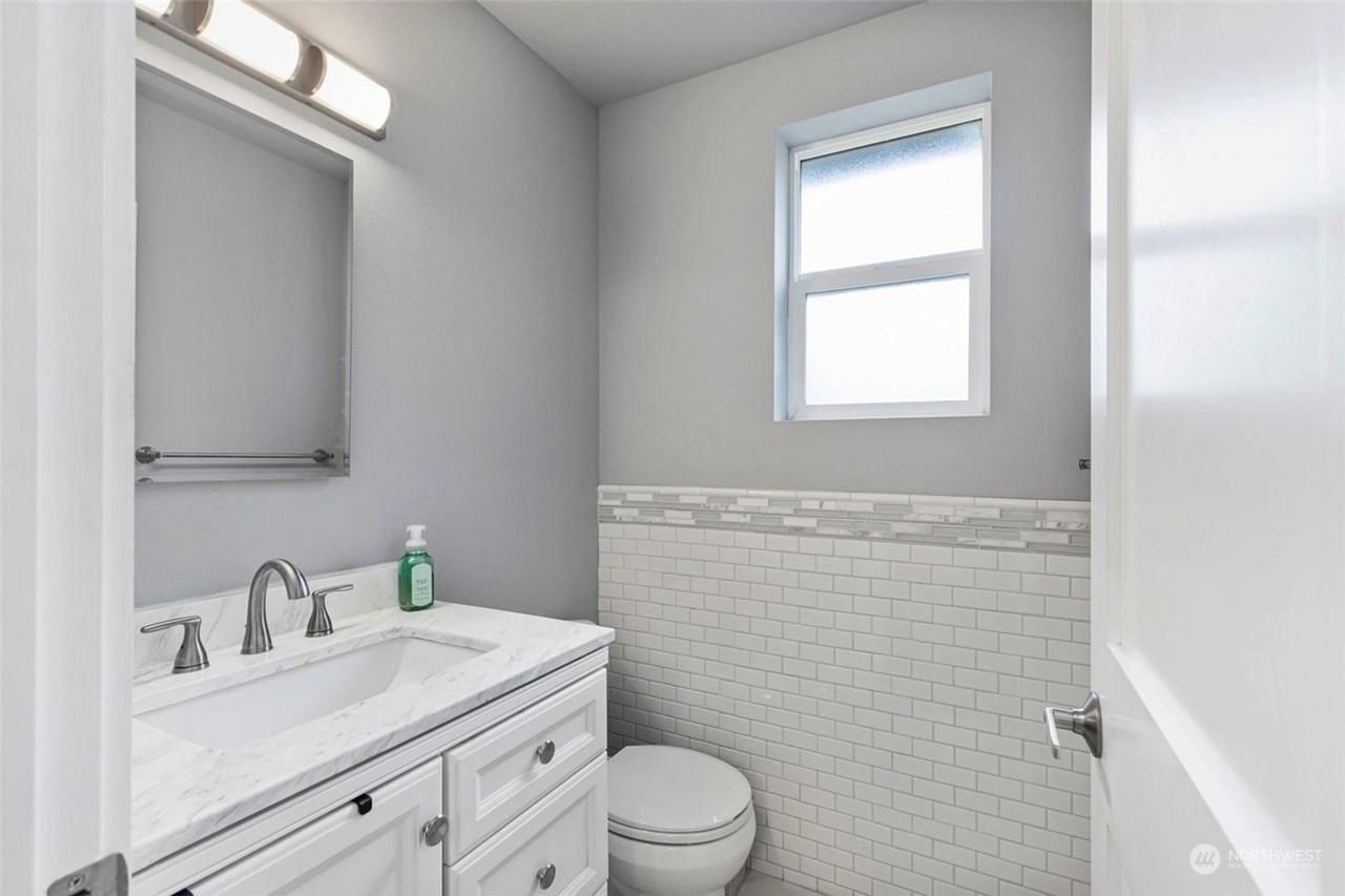 4368 Division Ave W - Photo 6 of 6