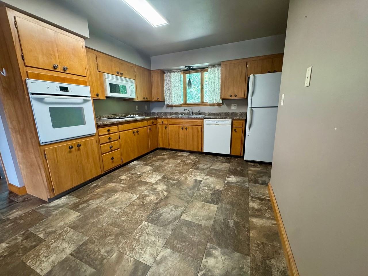 1716 Porter Ave - Photo 5 of 13