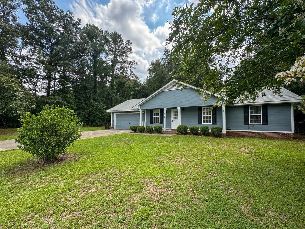 572 Woodwind Dr - Photo 2 of 25
