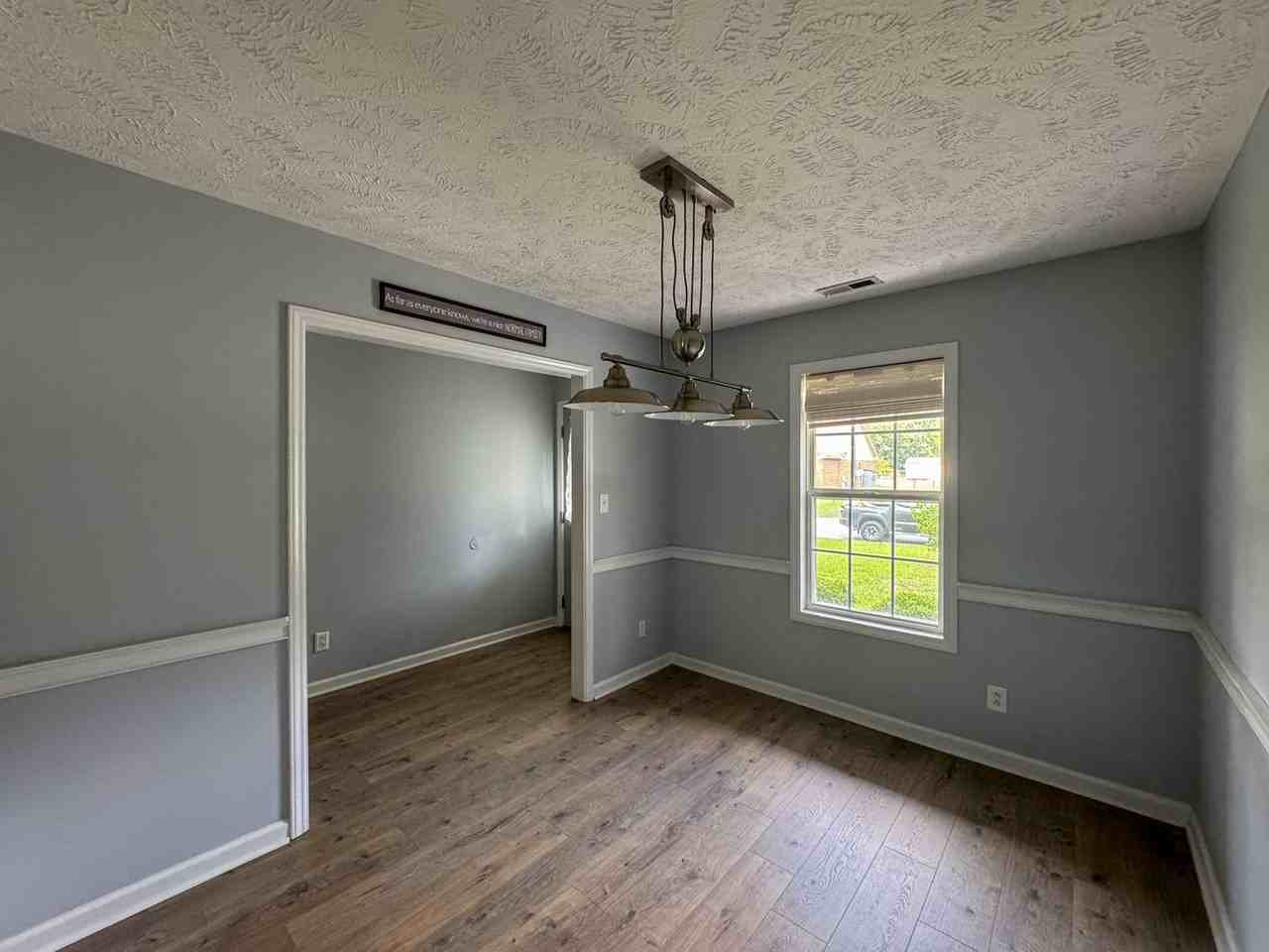 572 Woodwind Dr - Photo 4 of 25