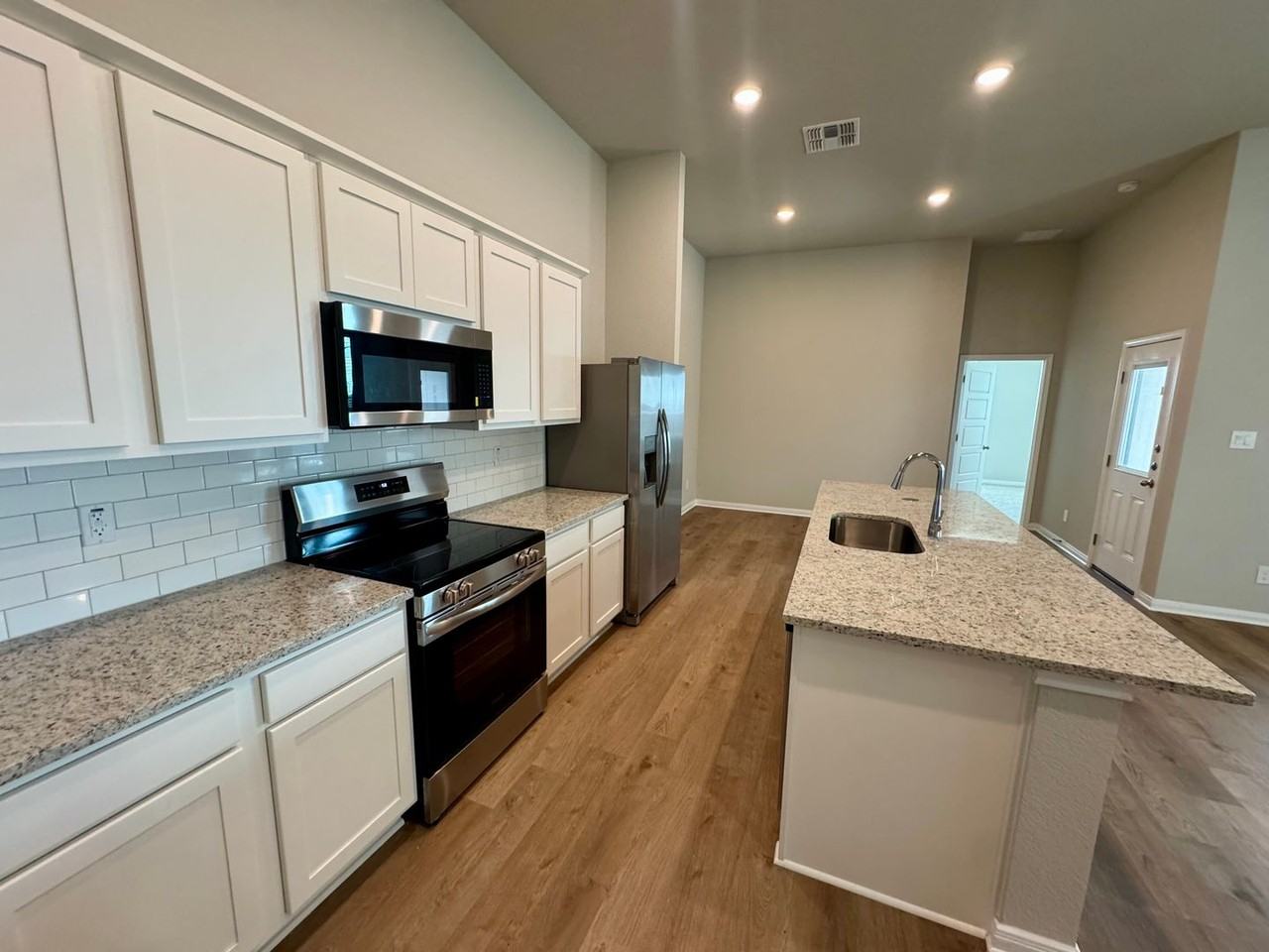 761 Staglin St #A - Photo 4 of 28