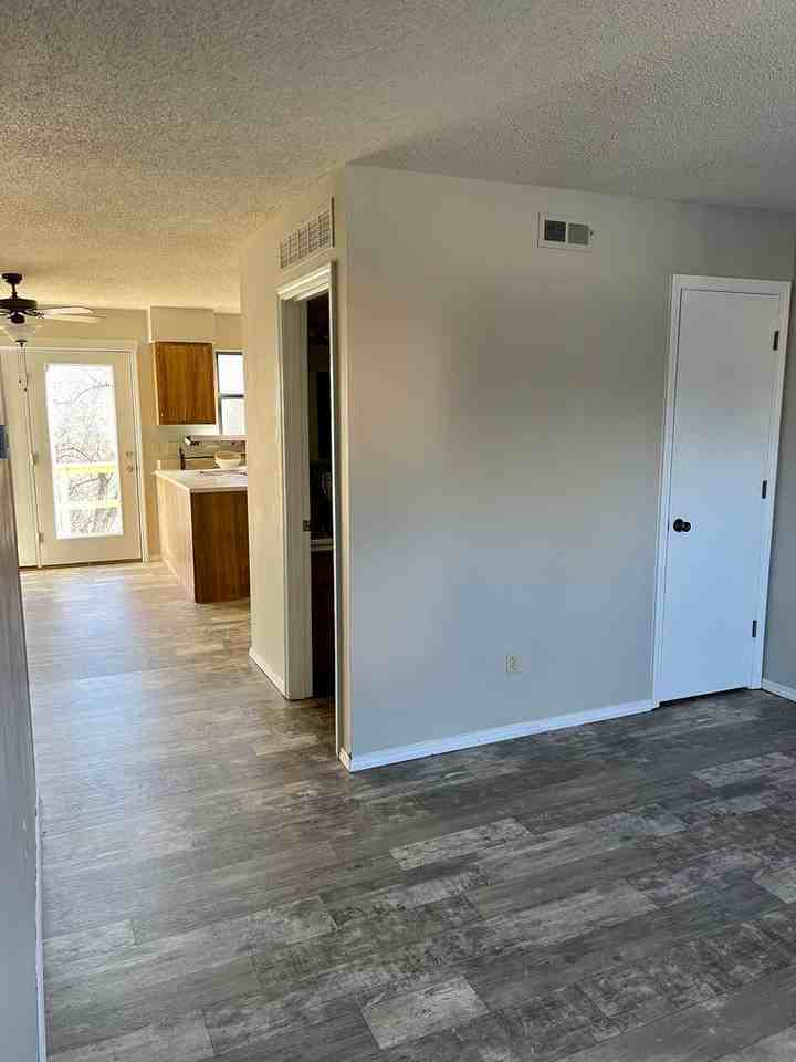 618 Trojan Dr - Photo 3 of 11