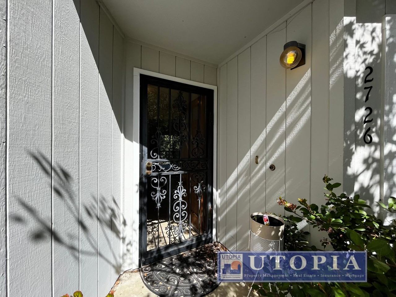 2726 Hampton Ln - Photo 3 of 50