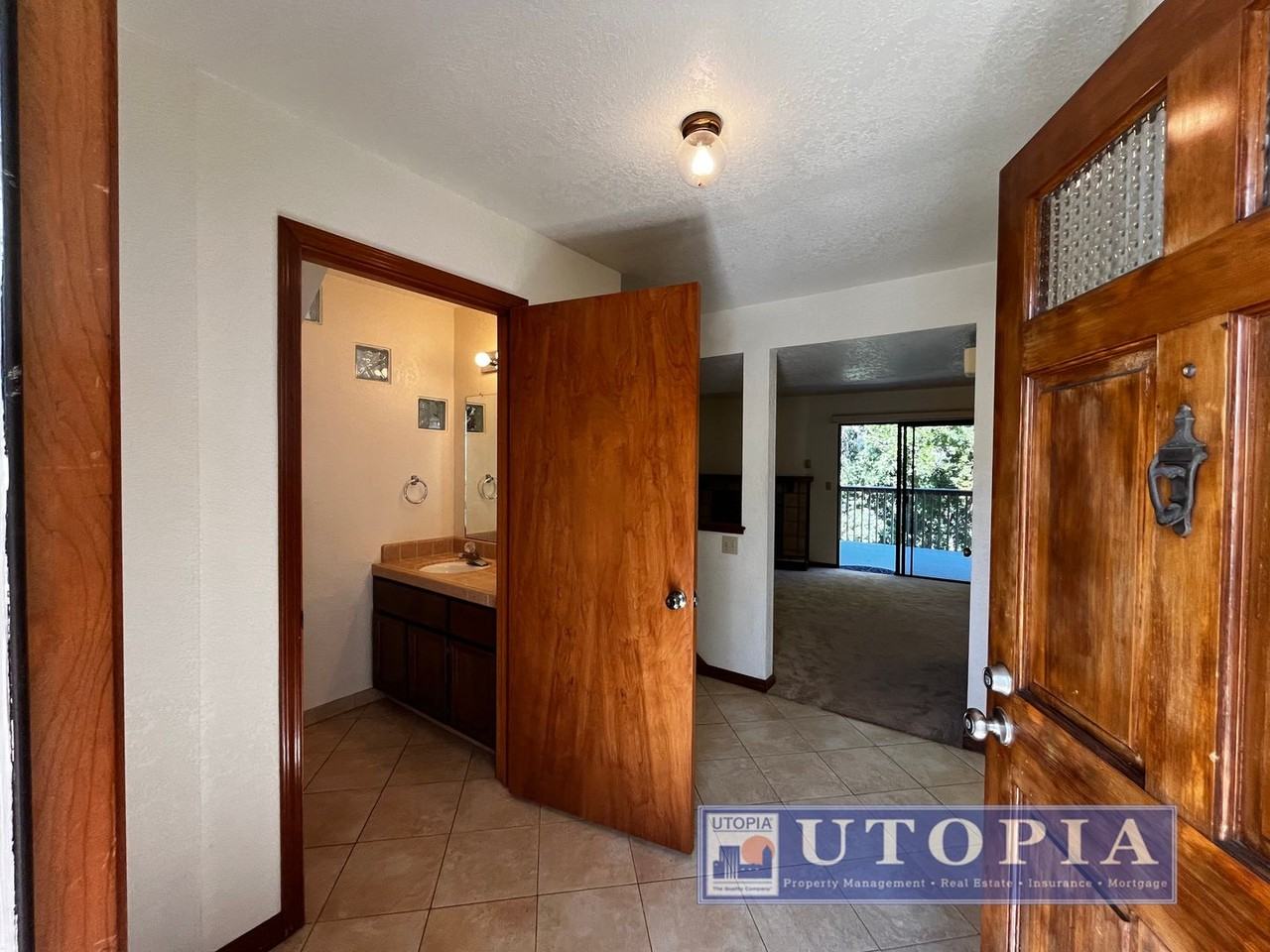 2726 Hampton Ln - Photo 4 of 50
