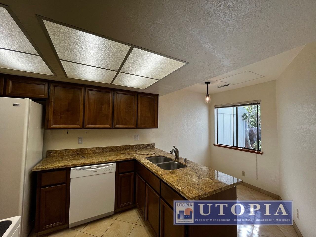 2726 Hampton Ln - Photo 6 of 50