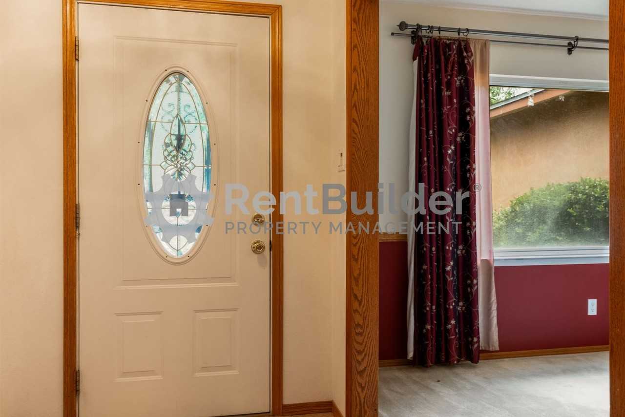 7617 Union St Ne - Photo 2 of 25