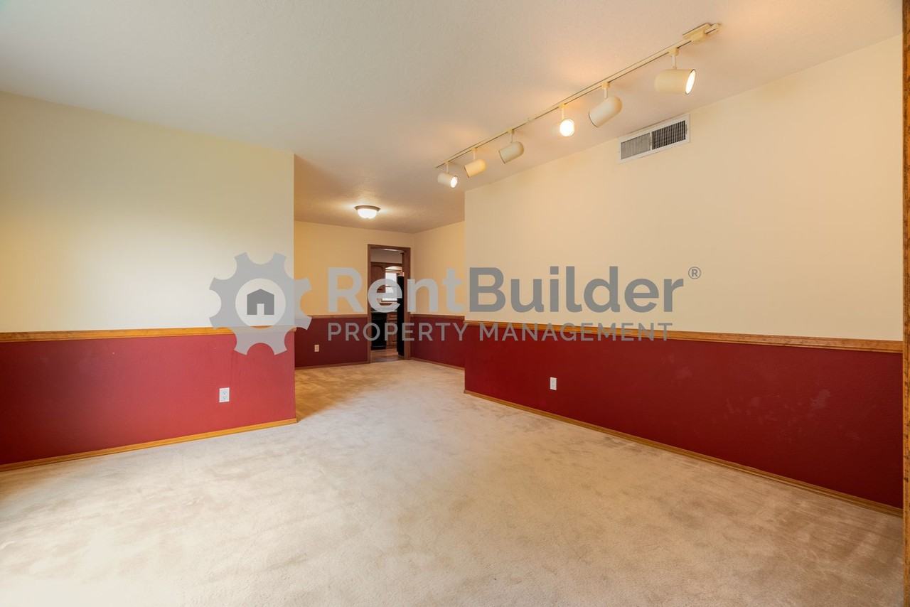 7617 Union St Ne - Photo 3 of 25