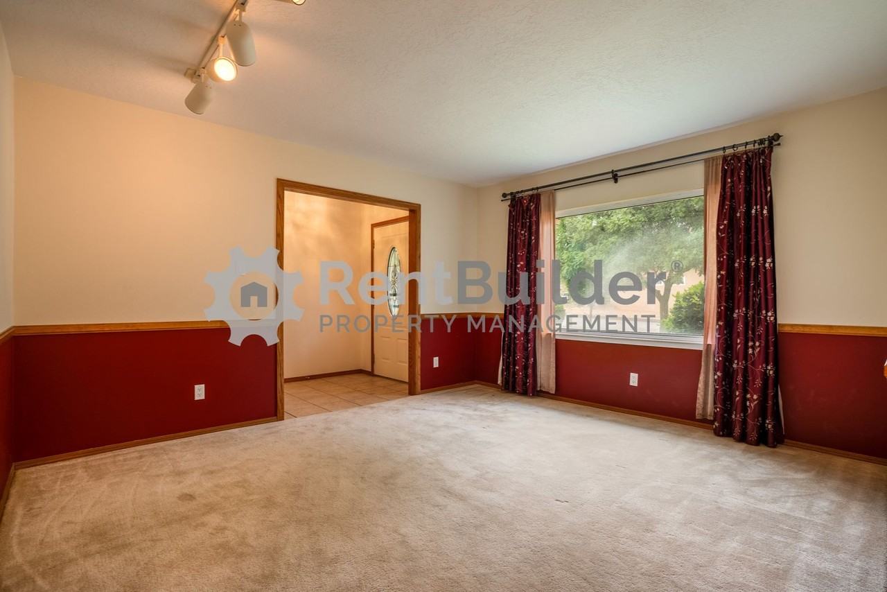 7617 Union St Ne - Photo 4 of 25