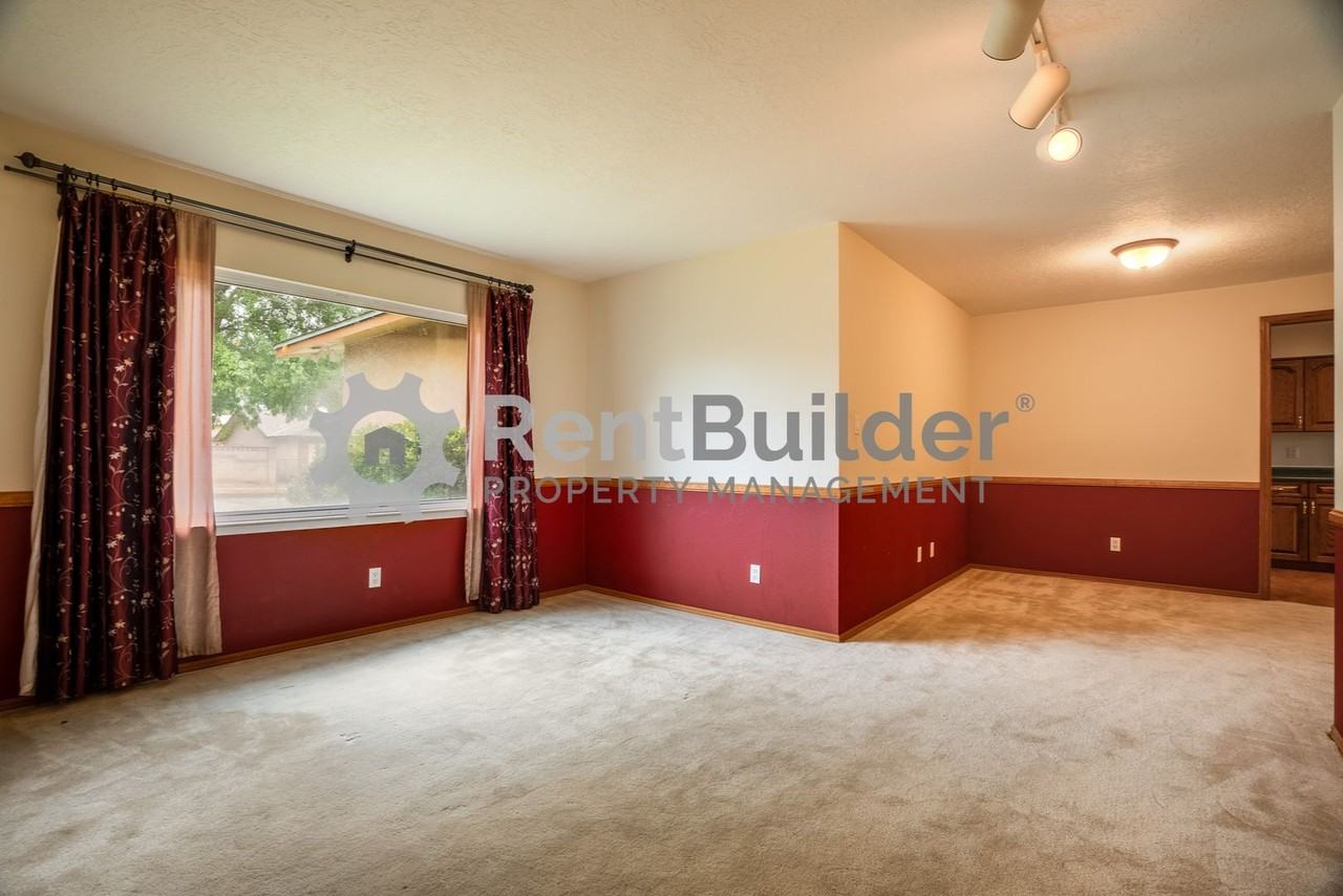 7617 Union St Ne - Photo 5 of 25