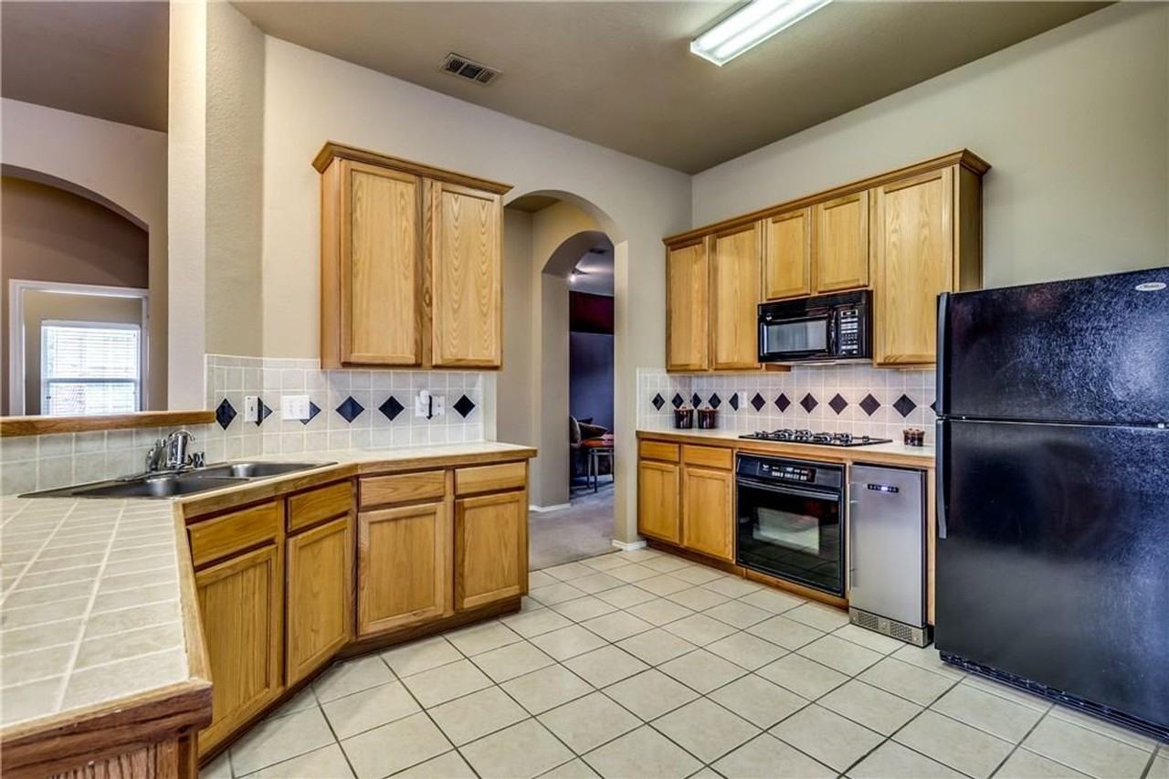 5913 Dustin Trl - Photo 5 of 15