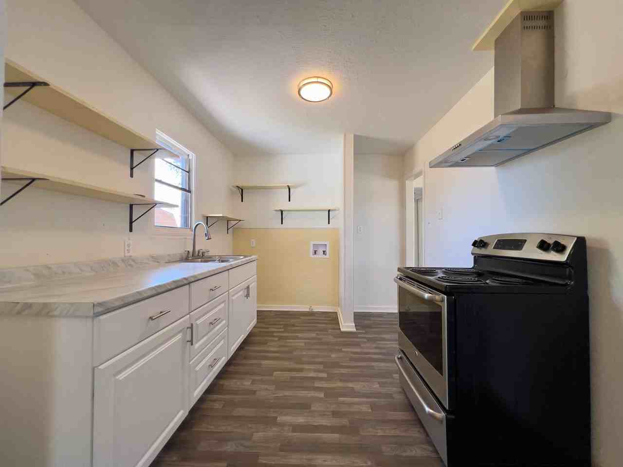1717 Grant St - Photo 7 of 14