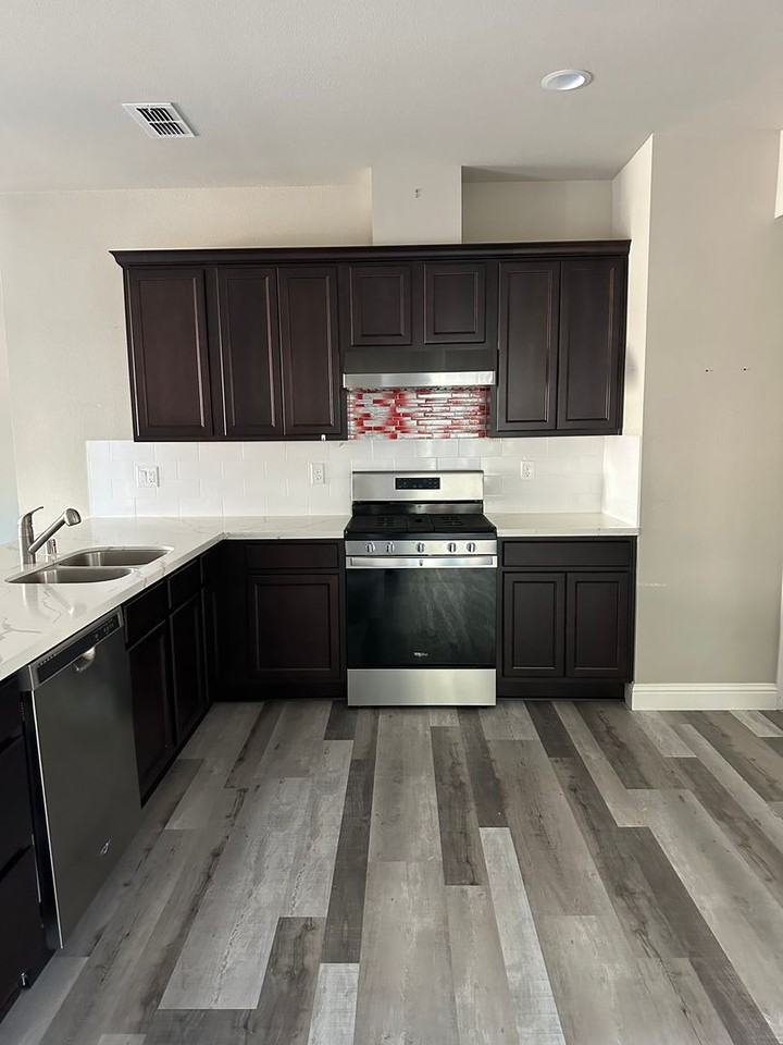 862 Congaree Ln - Photo 3 of 15