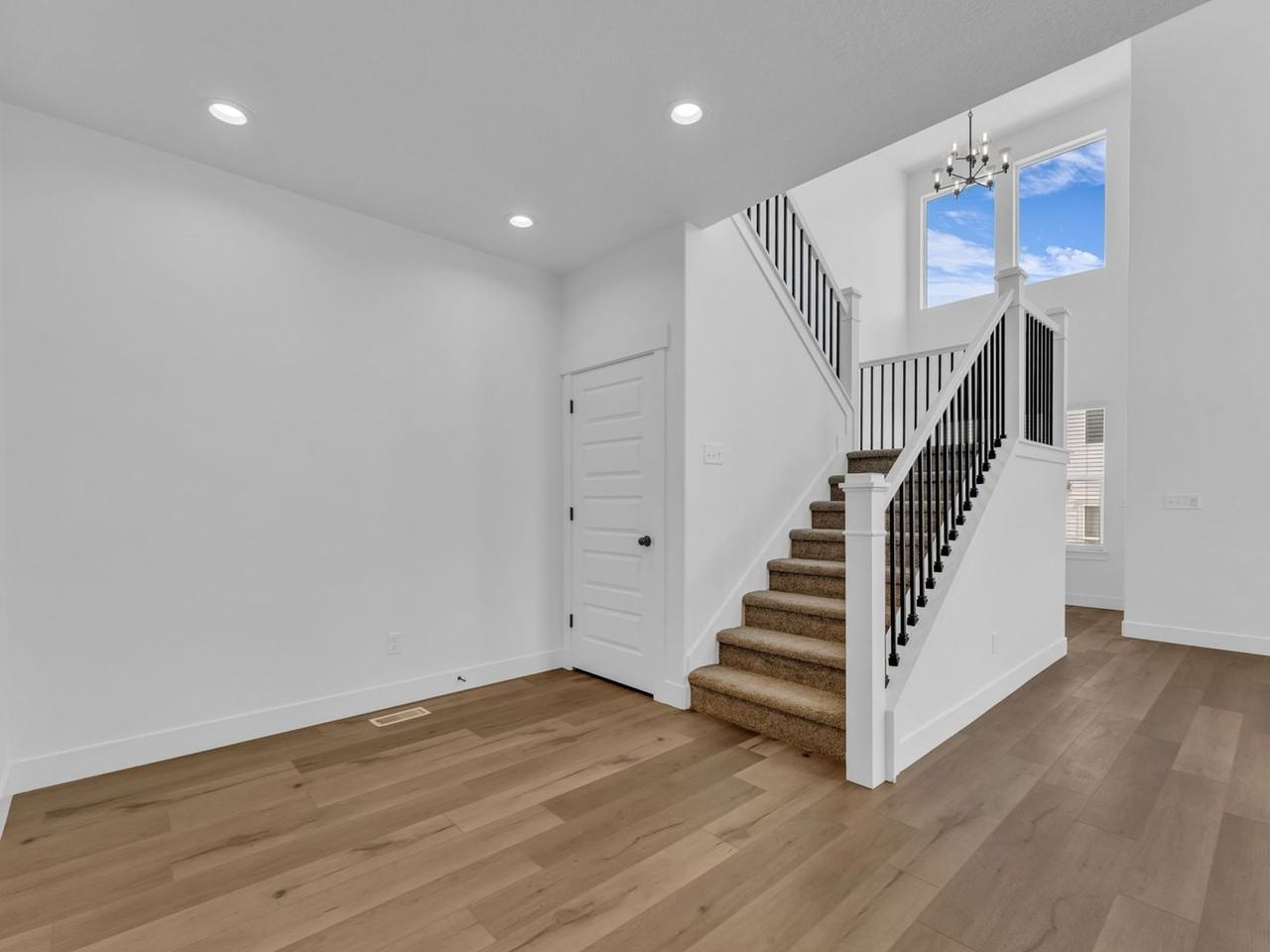 1290 N 3960 W - Photo 3 of 25
