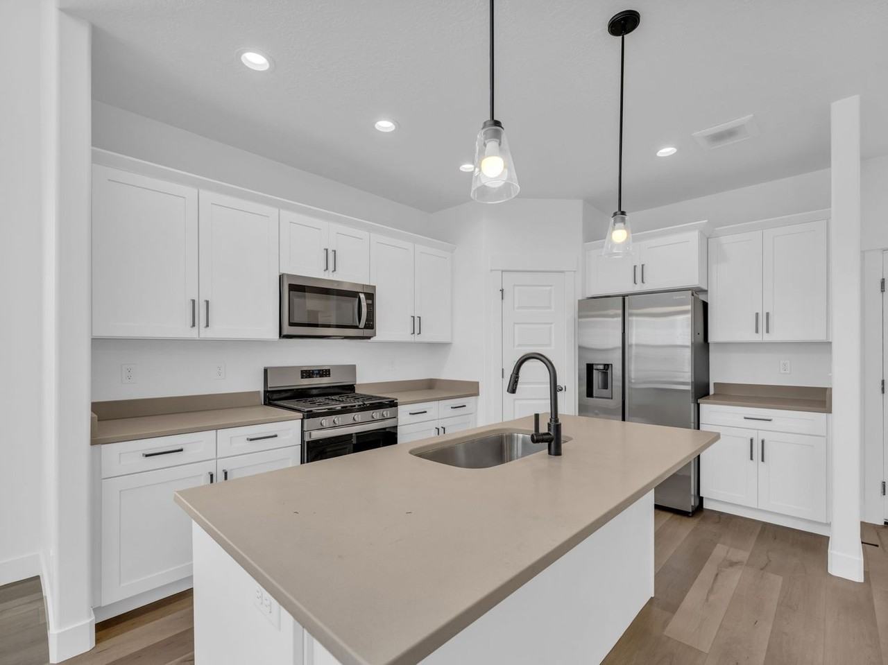 1290 N 3960 W - Photo 7 of 25